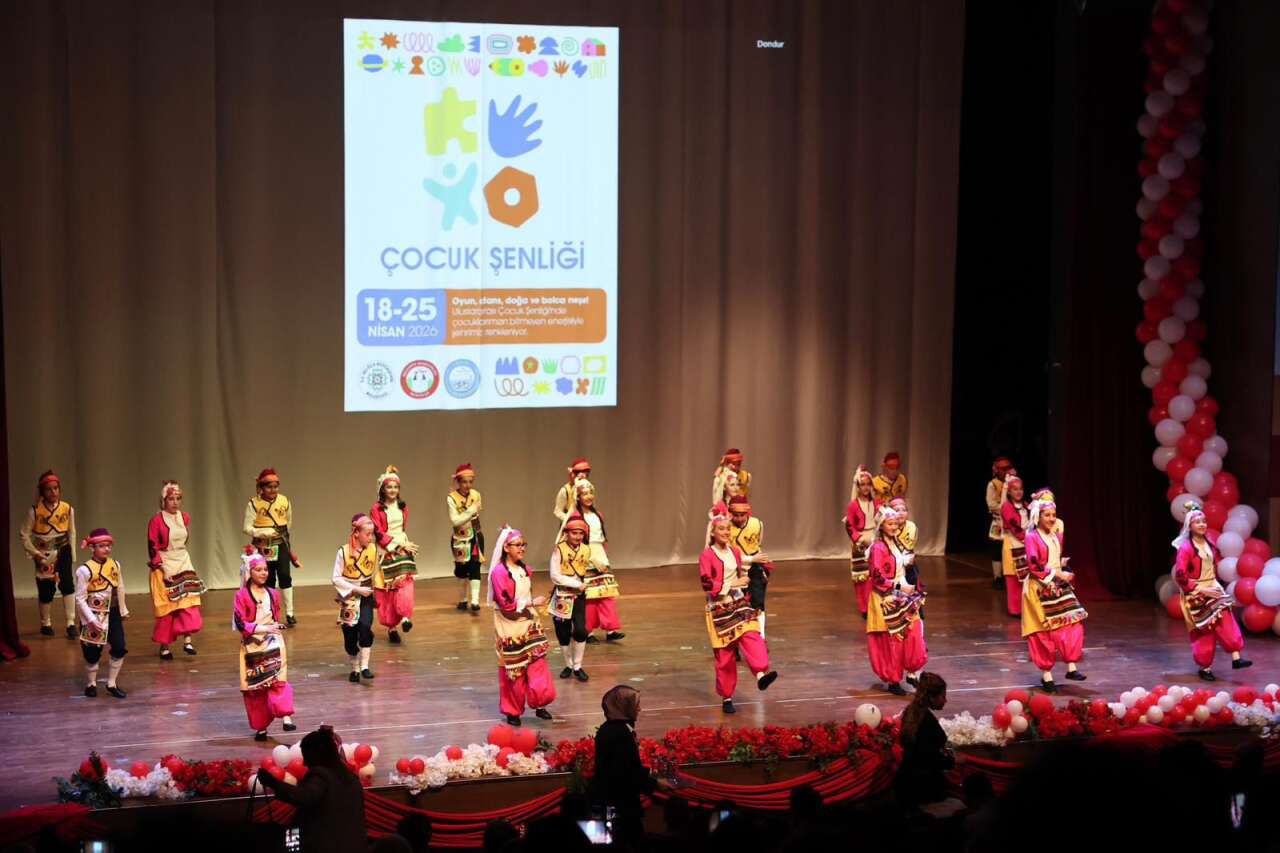 Muğla’da Uluslararası 23 Nisan Gala Gecesi: 5 Ülkeden Çocuklar Aynı Sahneyi Paylaştı 8